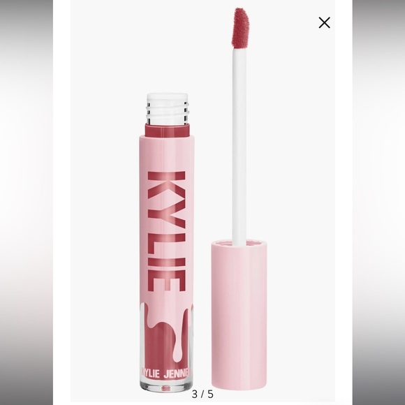 A WHOLE LEWK | Kylie Cosmetics Lip Shine Lacquer - Picture 4 of 5